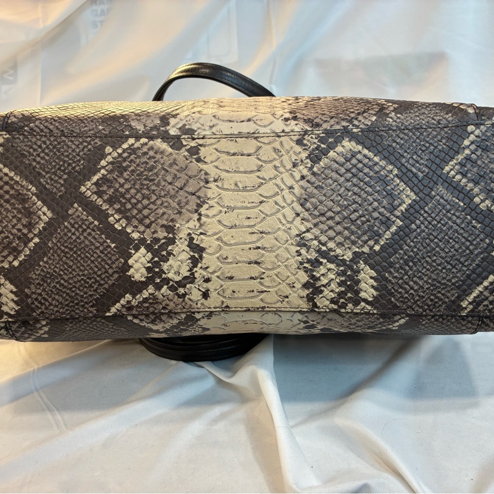 Coach Snake-Effect Leather Tote in Black and Cream with Gold Hardware - Picture 5 of 8